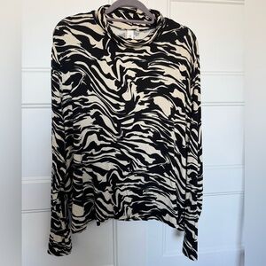 H&M 4X Plus Size Turtleneck Print Top